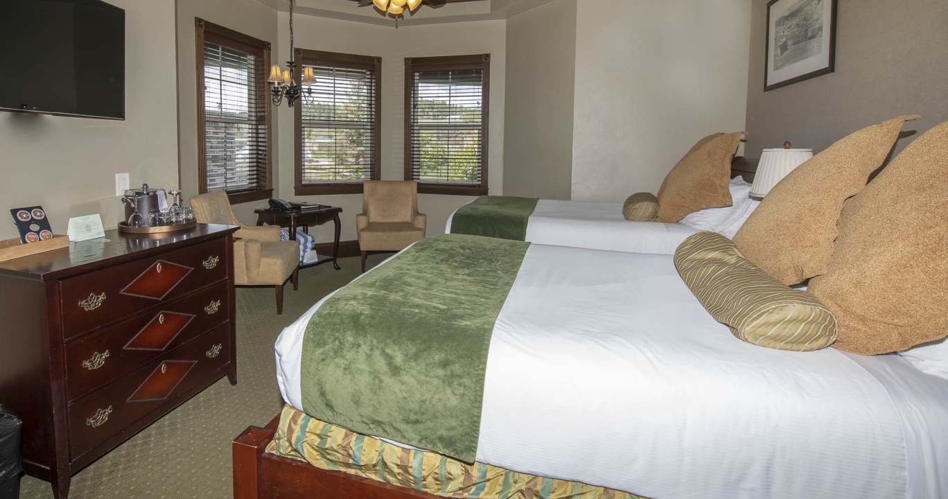 Twin beds in the Condo Suite second bedroom